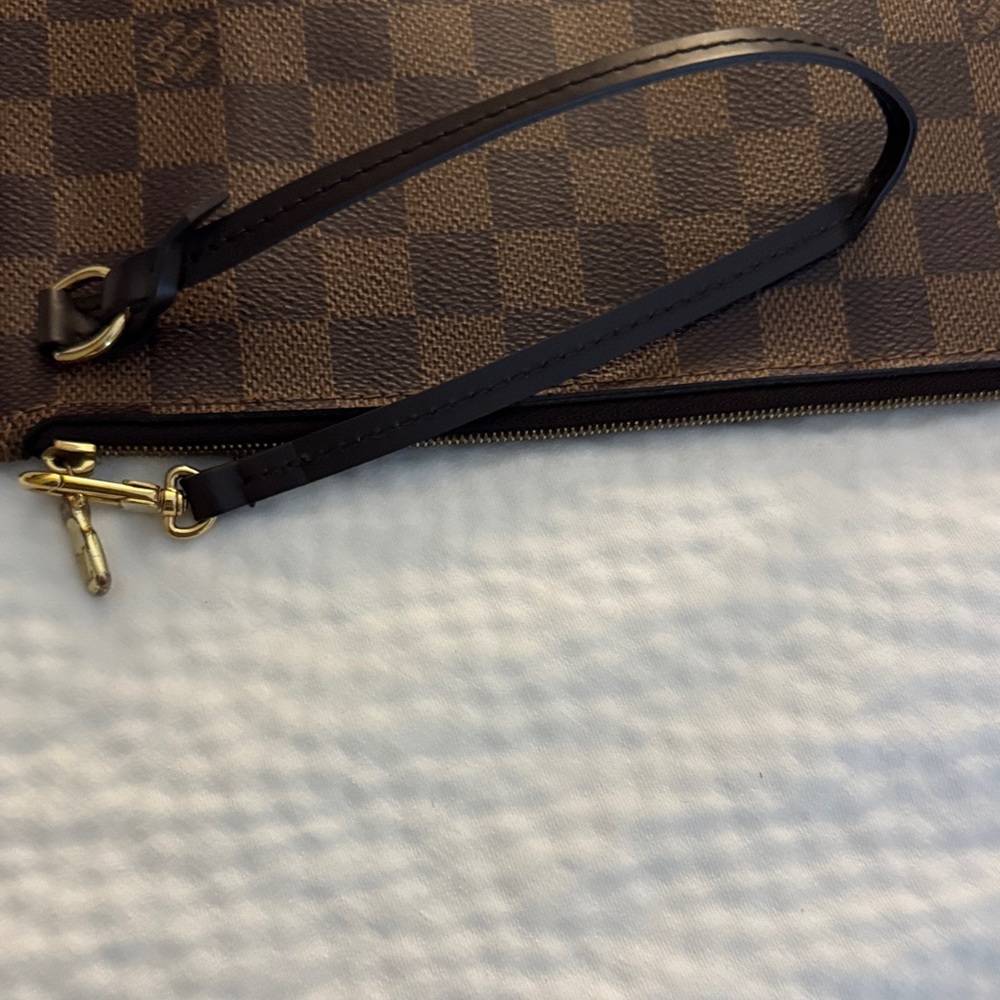 Louis Vuitton wristlet pochette - Picture 9 of 12